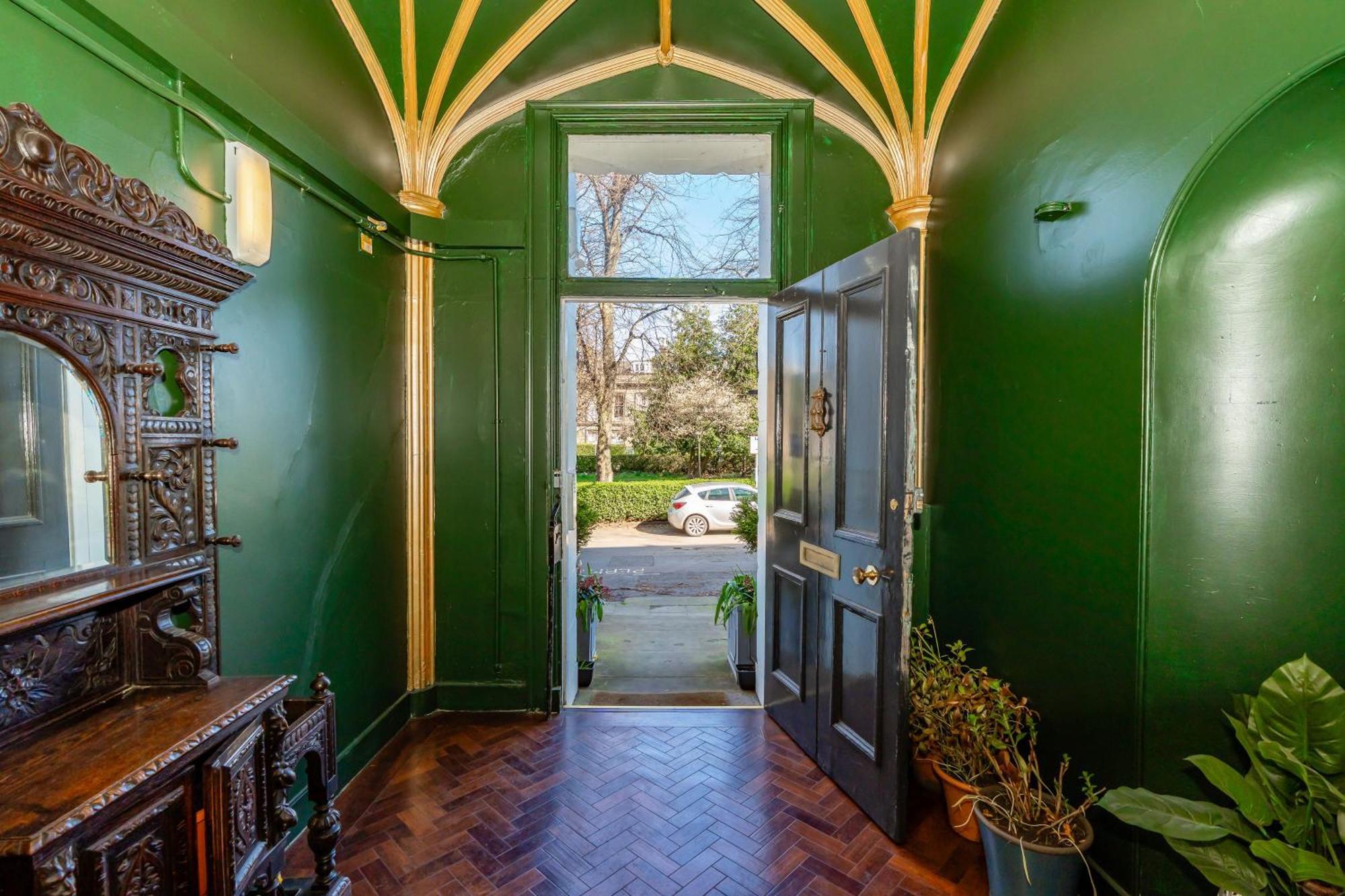 Stunning Flat, New Town, - Perfect Location *