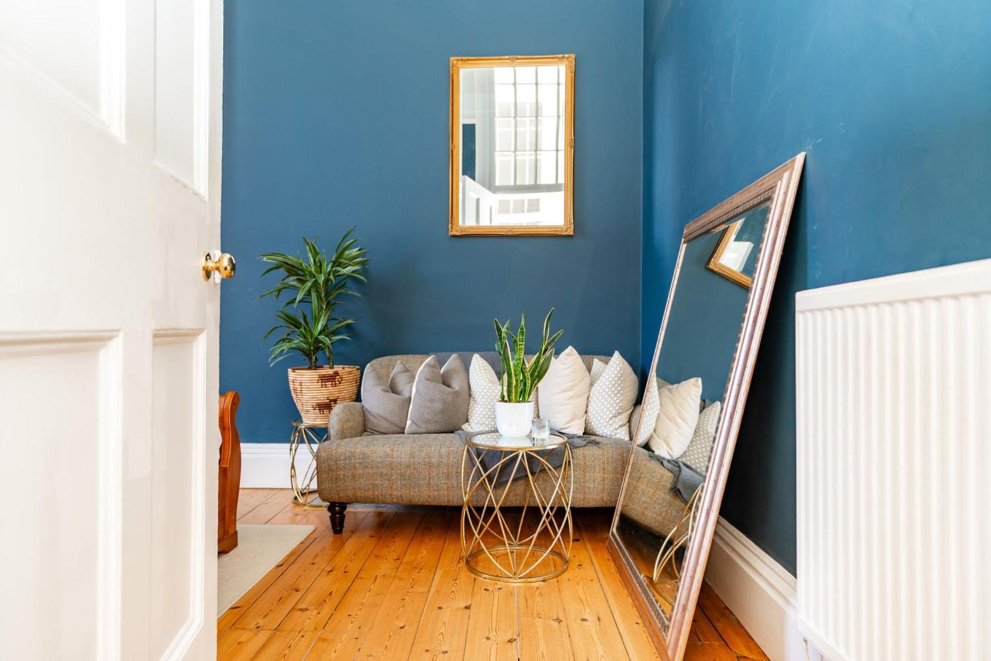 Stunning Flat, New Town, - Perfect Location *
