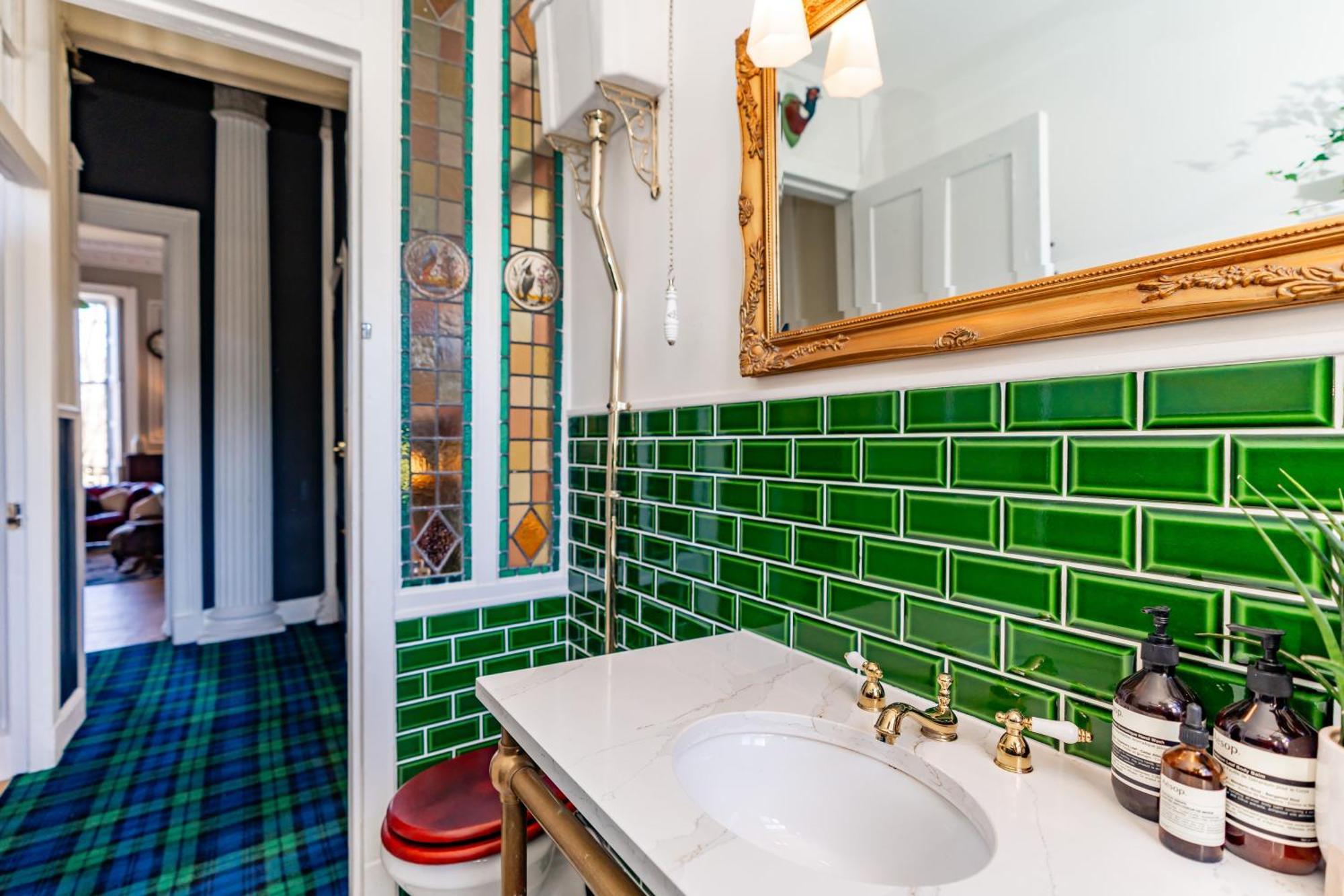 Stunning Flat, New Town, - Perfect Location Apartment *