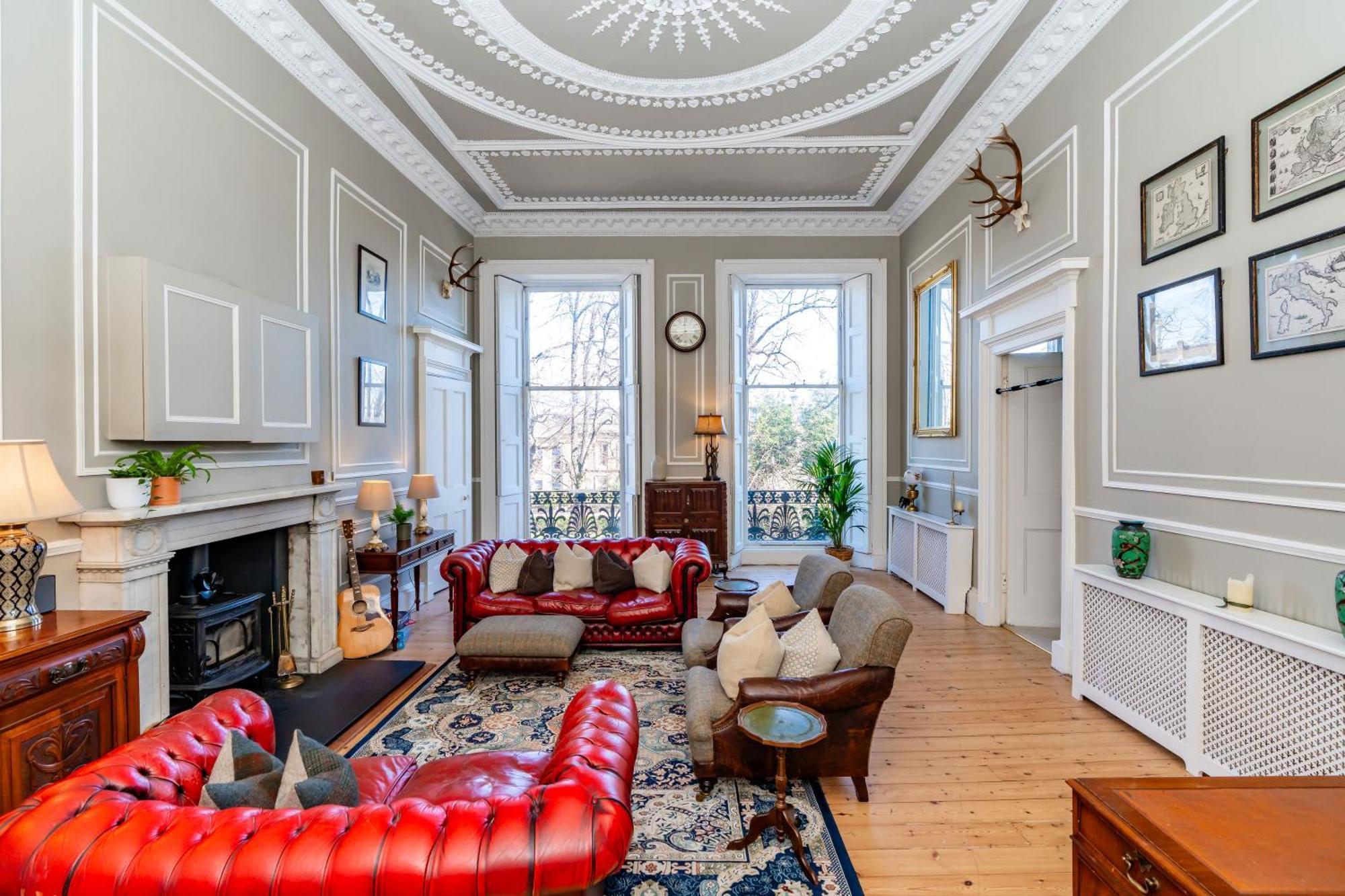 Stunning Flat, New Town, - Perfect Location *